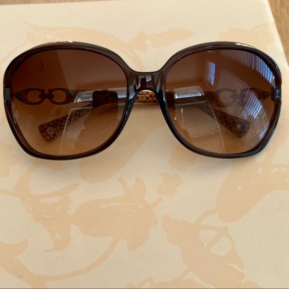 Coach Sunglasses - Picture 4 of 8